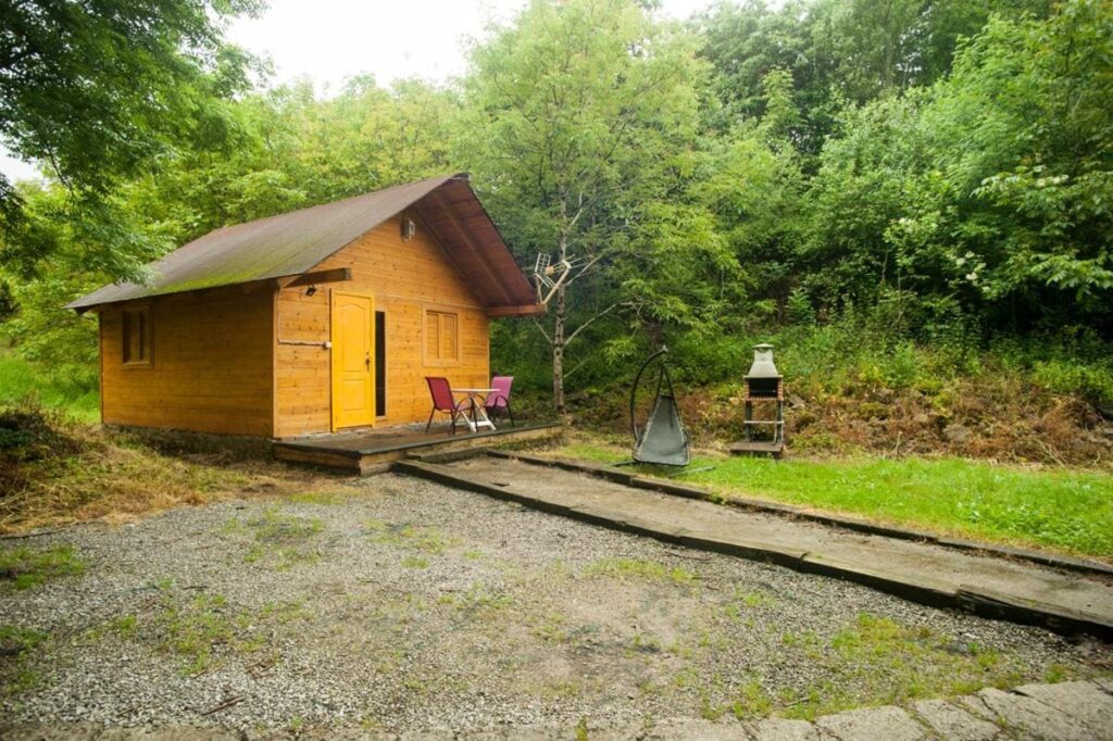 casa cabaña de madera glamping en cantabria con el hayal