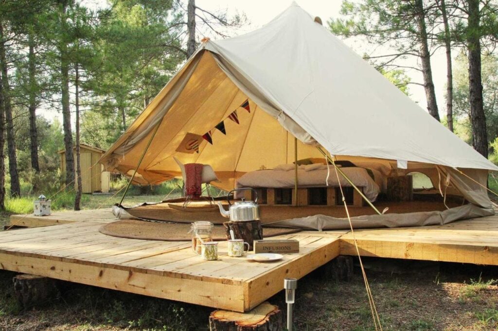 glamping con tiendas de campaña en forest days lleida