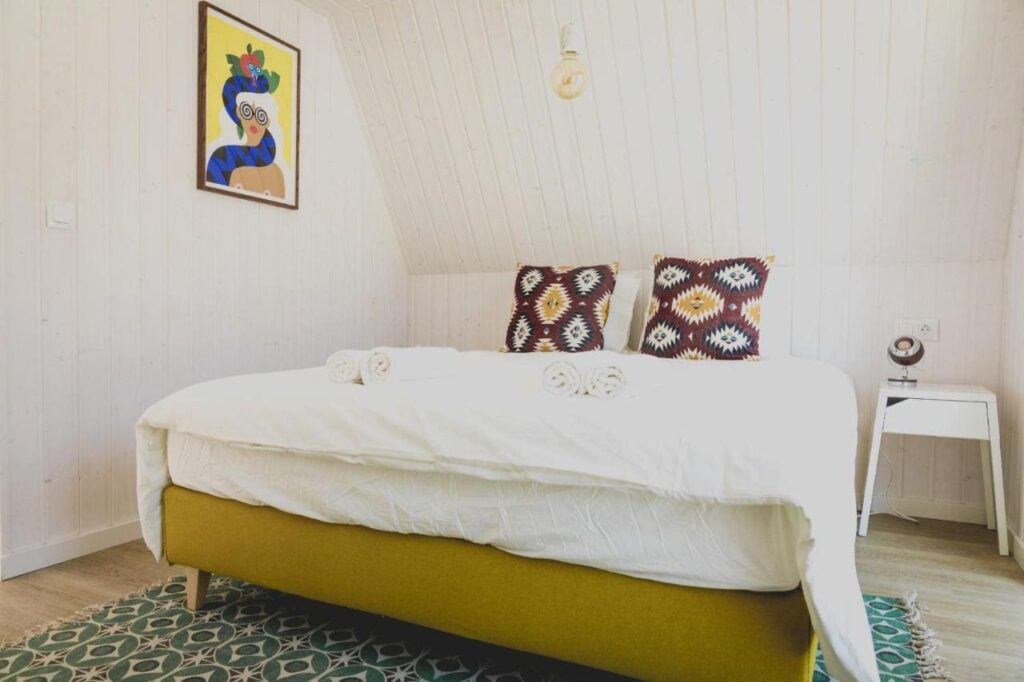 interior del triangulo glamping en alicante